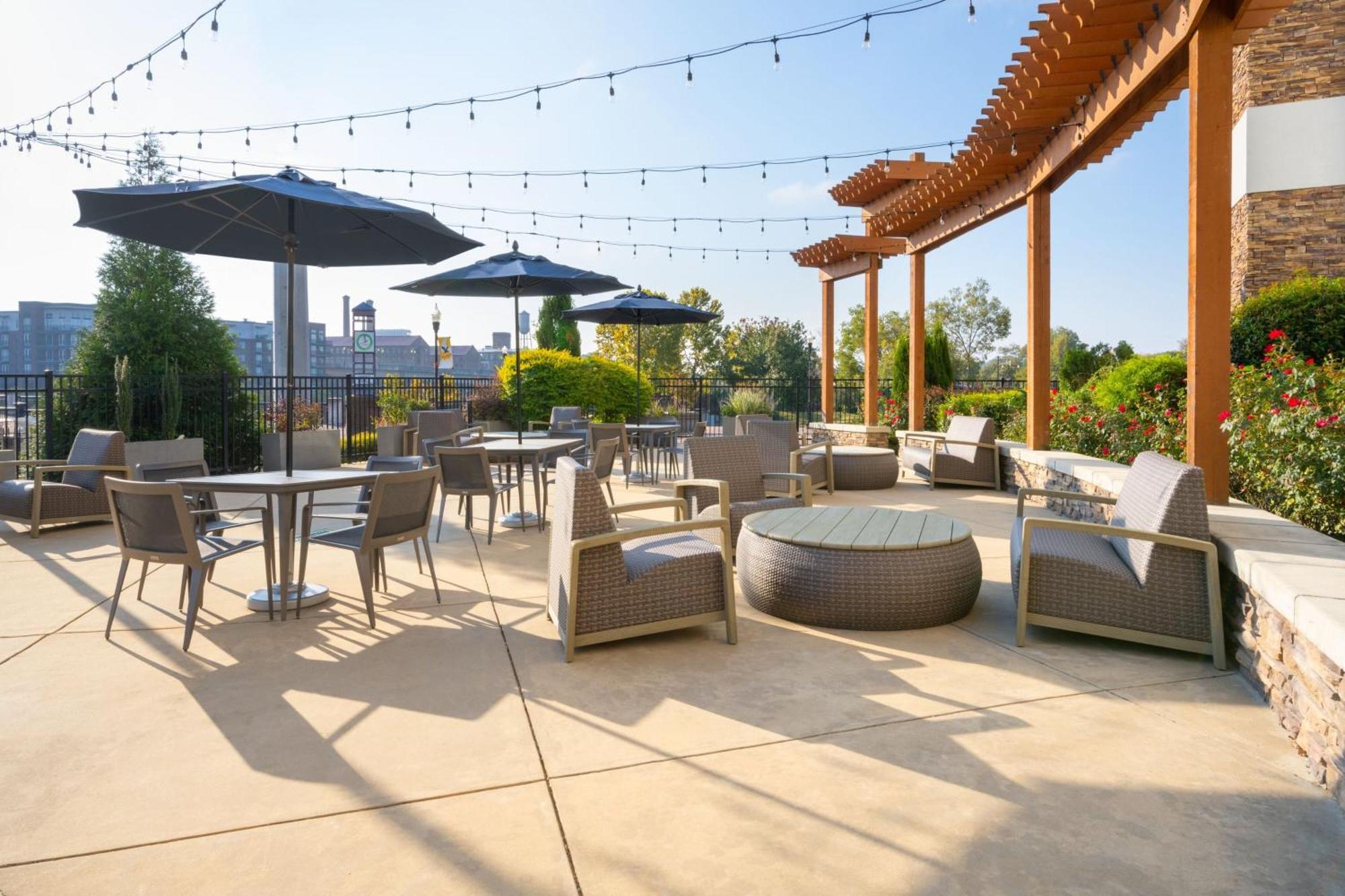 Courtyard By Marriott Columbus Фенікс-Сіті Екстер'єр фото