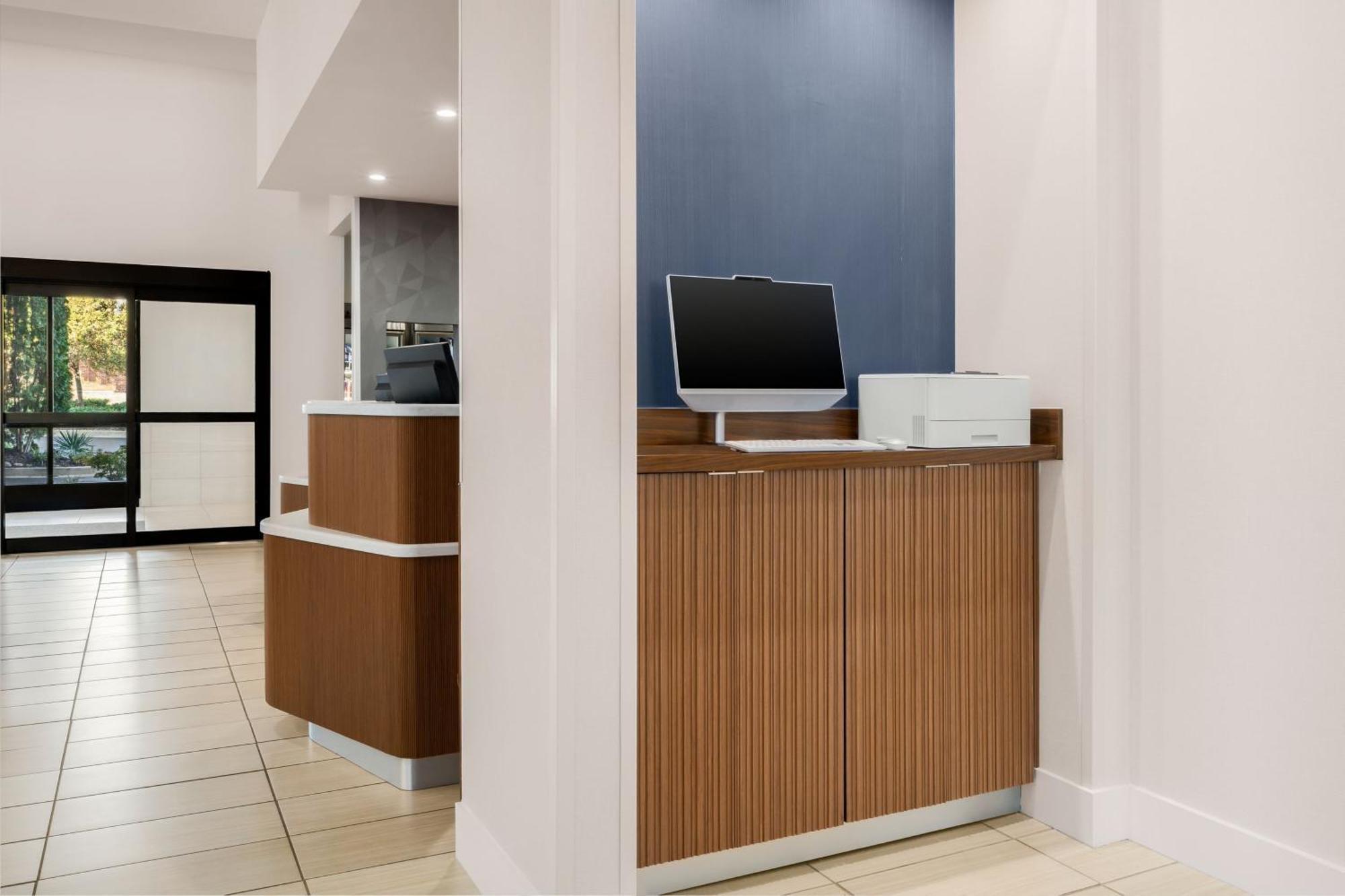 Courtyard By Marriott Columbus Фенікс-Сіті Екстер'єр фото